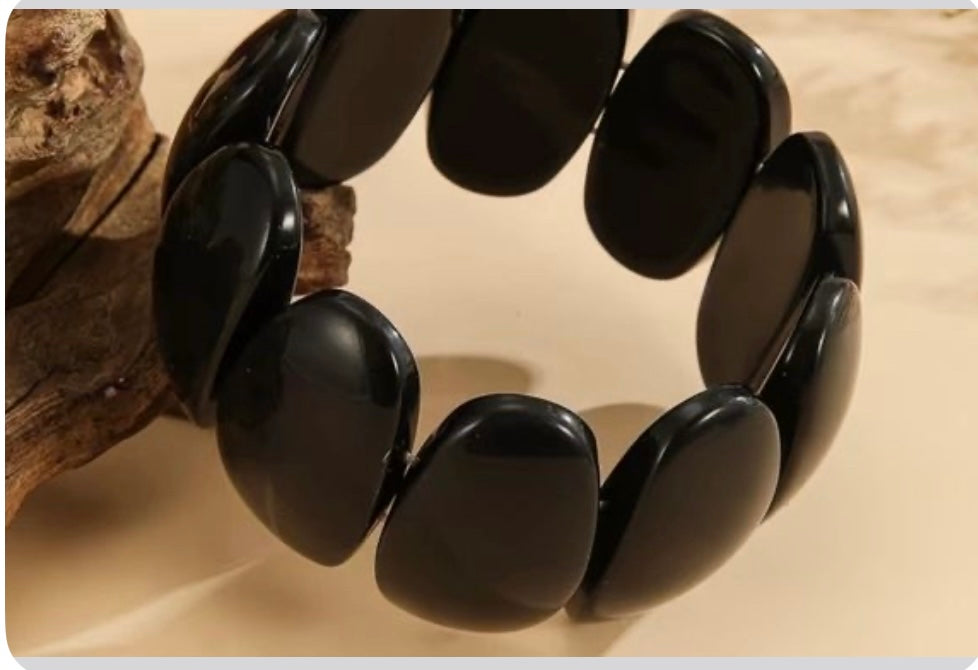 Wide-Face Stretch String Bracelet in Stylish Acrylic Black Bracelet