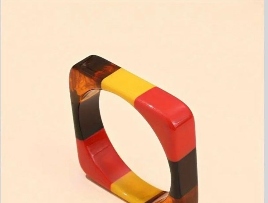 Vintage-inspired Resin Bangle for Women)Chic vintage- inspired Multicolor Resin Bangle