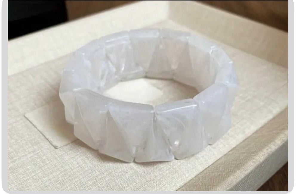 Luxury vintage Acrylic Bracelet