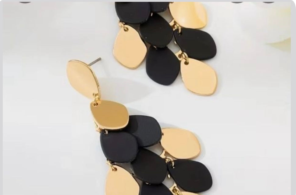 Black A Pair of Vintage long Metal Teardrop Earrings with Exaggerated Tassels, Perfect for Women’s Daily Wear